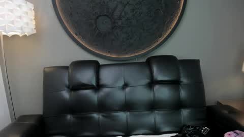 Snapshot of miss_vaiolette chatting on March 10, 11:10 am Vaiolette online show from March 10, 11:10 am