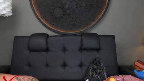 Snapshot of miss_vaiolette chatting on October 2, 11:06 am Vaiolette online show from October 2, 11:06 am