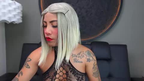 Snapshot of miss_vaiolette chatting on October 4, 11:08 am Vaiolette online show from October 4, 11:08 am