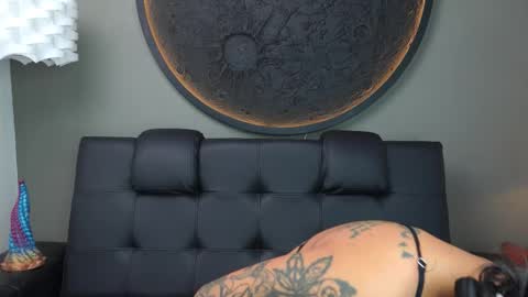 Snapshot of miss_vaiolette chatting on October 9, 11:08 am Vaiolette online show from October 9, 11:08 am