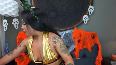 Snapshot of miss_vaiolette chatting on October 31, 11:11 am Vaiolette online show from October 31, 11:11 am