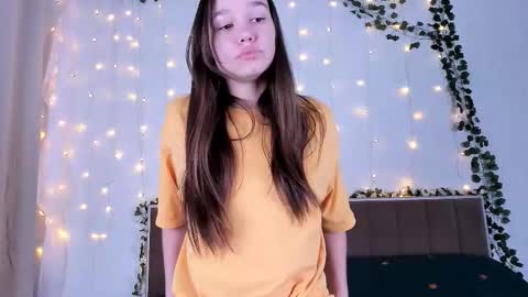 Snapshot of missa_queen chatting on November 26, 11:00 am Eva online show from November 26, 11:00 am