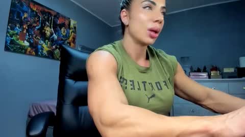 Alesyamuscledoll online show from October 4, 5:11 pm