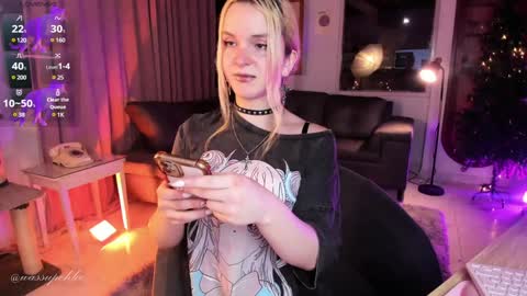 Snapshot of misschloe__ chatting on December 4, 12:19 am Chloe freelance model Please your thumbs up are important online show from December 4, 12:19 am