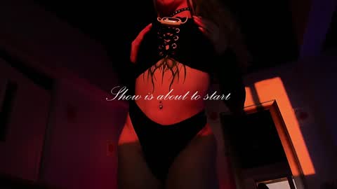 Snapshot of misschloe__ chatting on December 7, 7:43 pm Chloe freelance model Please your thumbs up are important online show from December 7, 7:43 pm