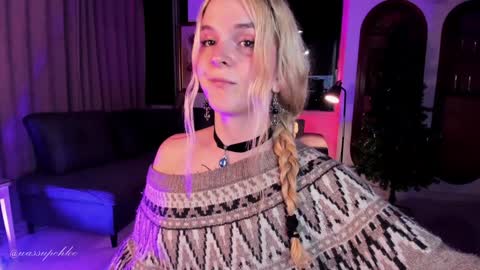 Snapshot of misschloe__ chatting on December 17, 4:23 am Chloe freelance model Please your thumbs up are important online show from December 17, 4:23 am