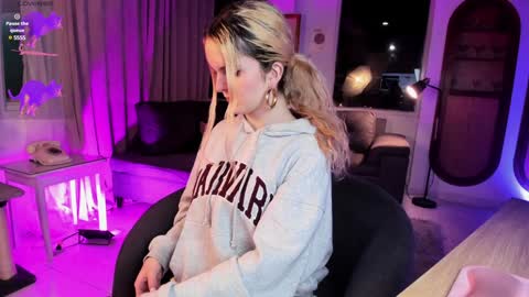 Snapshot of misschloe__ chatting on January 3, 11:55 pm Chloe freelance model Please your thumbs up are important online show from January 3, 11:55 pm