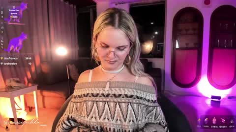 Snapshot of misschloe__ chatting on February 6, 3:27 am Chloe freelance model Please your thumbs up are important online show from February 6, 3:27 am