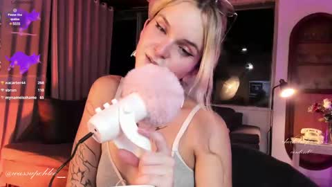 Snapshot of misschloe__ chatting on February 18, 4:48 am Chloe freelance model Please your thumbs up are important online show from February 18, 4:48 am