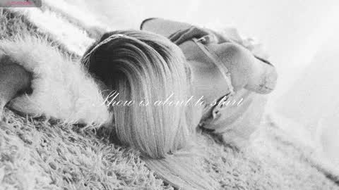 Snapshot of misschloe__ chatting on September 22, 11:51 pm Chloe freelance model Please your thumbs up are important online show from September 22, 11:51 pm