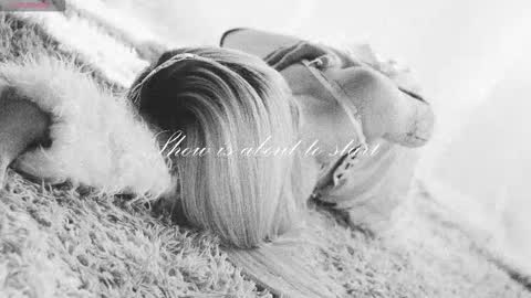 Snapshot of misschloe__ chatting on November 7, 11:38 pm Chloe freelance model Please your thumbs up are important online show from November 7, 11:38 pm