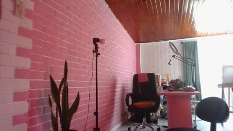 Snapshot of misselii chatting on December 16, 6:13 pm melodie online show from December 16, 6:13 pm