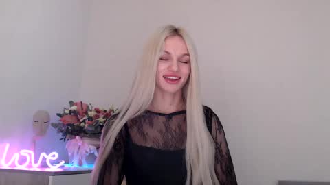 Snapshot of missemma1111 chatting on December 4, 11:57 pm EMMA online show from December 4, 11:57 pm