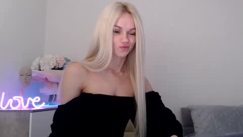 Snapshot of missemma1111 chatting on January 9, 12:46 am EMMA online show from January 9, 12:46 am