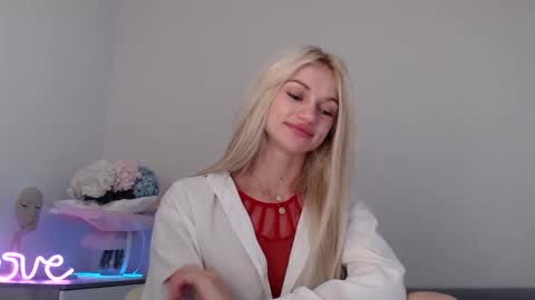 Snapshot of missemma1111 chatting on January 10, 12:27 am EMMA online show from January 10, 12:27 am