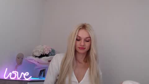 Snapshot of missemma1111 chatting on January 12, 9:19 pm EMMA online show from January 12, 9:19 pm