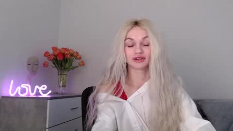 Snapshot of missemma1111 chatting on February 15, 9:37 pm EMMA online show from February 15, 9:37 pm