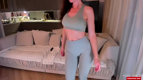 Snapshot of missflowersbloom chatting on November 18, 9:03 am Lauren online show from November 18, 9:03 am