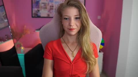 Snapshot of missicute18 chatting on October 12, 6:18 pm Melissa online show from October 12, 6:18 pm