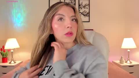 Bella Castillo online show from September 19, 2:29 pm