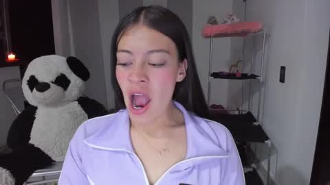 missloren333 online show from March 11, 9:24 am