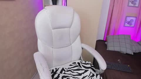 i am lyn online show from March 7, 4:13 am