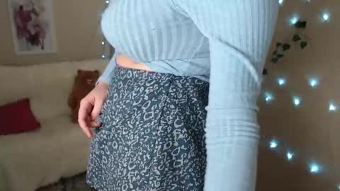 Snapshot of missmelons_ chatting on December 5, 1:49 pm Li online show from December 5, 1:49 pm