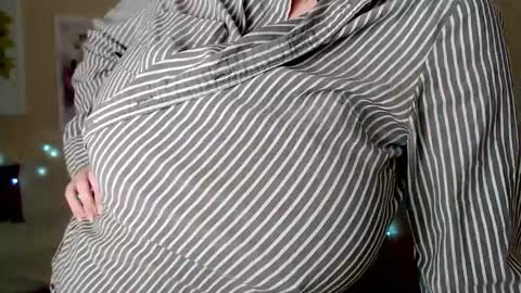 Snapshot of missmelons_ chatting on January 5, 6:24 pm Li online show from January 5, 6:24 pm