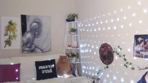 Snapshot of missmelons_ chatting on February 15, 10:22 am Li online show from February 15, 10:22 am