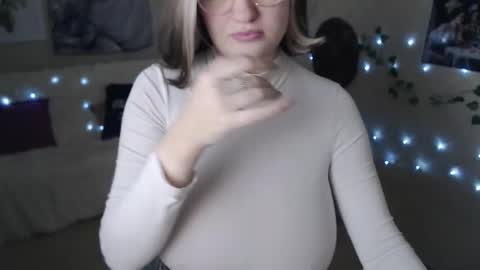 Snapshot of missmelons_ chatting on February 20, 5:07 pm Li online show from February 20, 5:07 pm