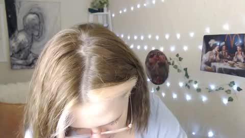 Snapshot of missmelons_ chatting on February 26, 4:56 pm Li online show from February 26, 4:56 pm