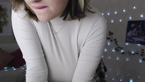 Snapshot of missmelons_ chatting on March 12, 9:02 am Li online show from March 12, 9:02 am