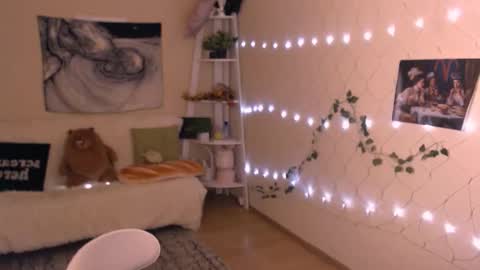 Snapshot of missmelons_ chatting on December 5, 3:09 pm Li online show from December 5, 3:09 pm