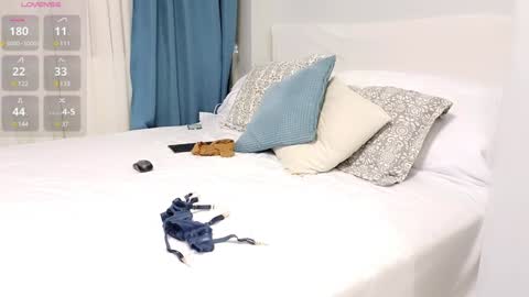 Mia online show from December 30, 9:50 pm