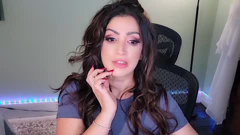 Snapshot of missmina chatting on December 19, 3:18 am Mina online show from December 19, 3:18 am