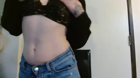 Snapshot of missmoonmagic13 chatting on December 27, 2:04 am Maxxx online show from December 27, 2:04 am