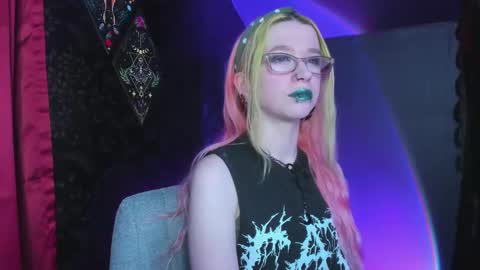 Snapshot of missnikkivill chatting on March 4, 2:17 am Mistress Nikki Vill online show from March 4, 2:17 am