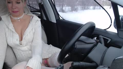 Snapshot of missofkiss chatting on December 10, 11:54 am Olenka online show from December 10, 11:54 am