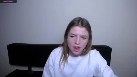 Olivia online show from December 10, 1:44 pm