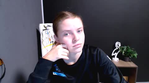 Olivia online show from November 12, 1:44 pm