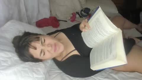 Snapshot of misspink152015 chatting on February 12, 4:23 am sarah online show from February 12, 4:23 am