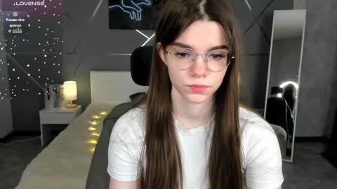 Snapshot of misss_evelyne chatting on December 18, 1:44 am misss_evelyne online show from December 18, 1:44 am