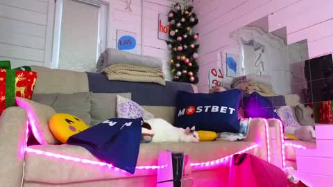 . online show from December 16, 8:41 am