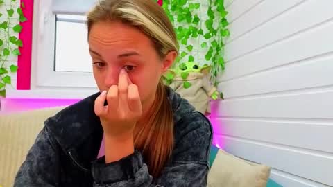 . online show from September 21, 6:26 am