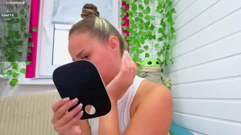 . online show from September 25, 8:07 am