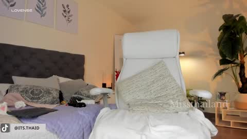 Fernanda Davila online show from January 22, 5:48 am