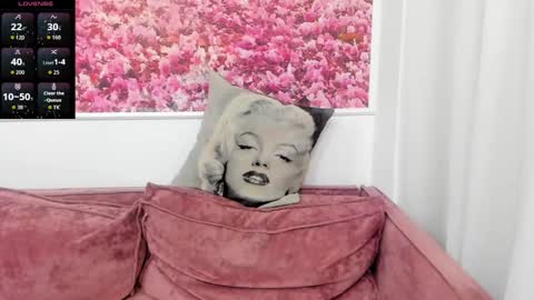 missthelove online show from November 30, 1:48 pm