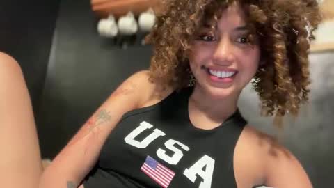 Snapshot of missxolga chatting on December 19, 12:23 pm Divine Olga online show from December 19, 12:23 pm