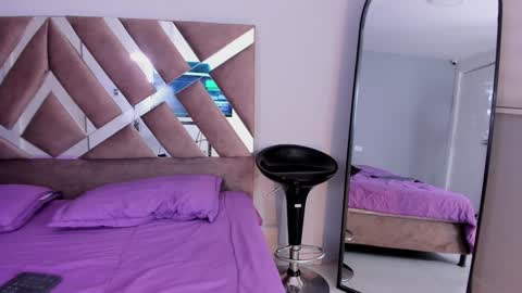 Miss online show from February 3, 7:42 pm