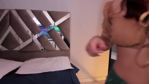 Miss online show from February 24, 8:25 pm